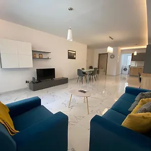 https://centrally-located-spacious-apt-100m-away-from-the-promenade.hotelssaintjulians.com